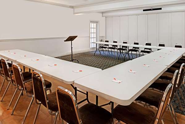  - Howard Johnson Inn Lindsay