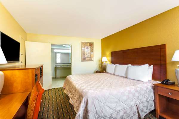  - Days Inn Lebanon - I-40, Exit 238