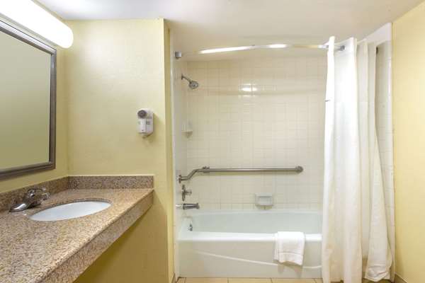  - Days Inn Lebanon - I-40, Exit 238