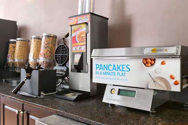 Restaurant - Travelodge Meadow Lake