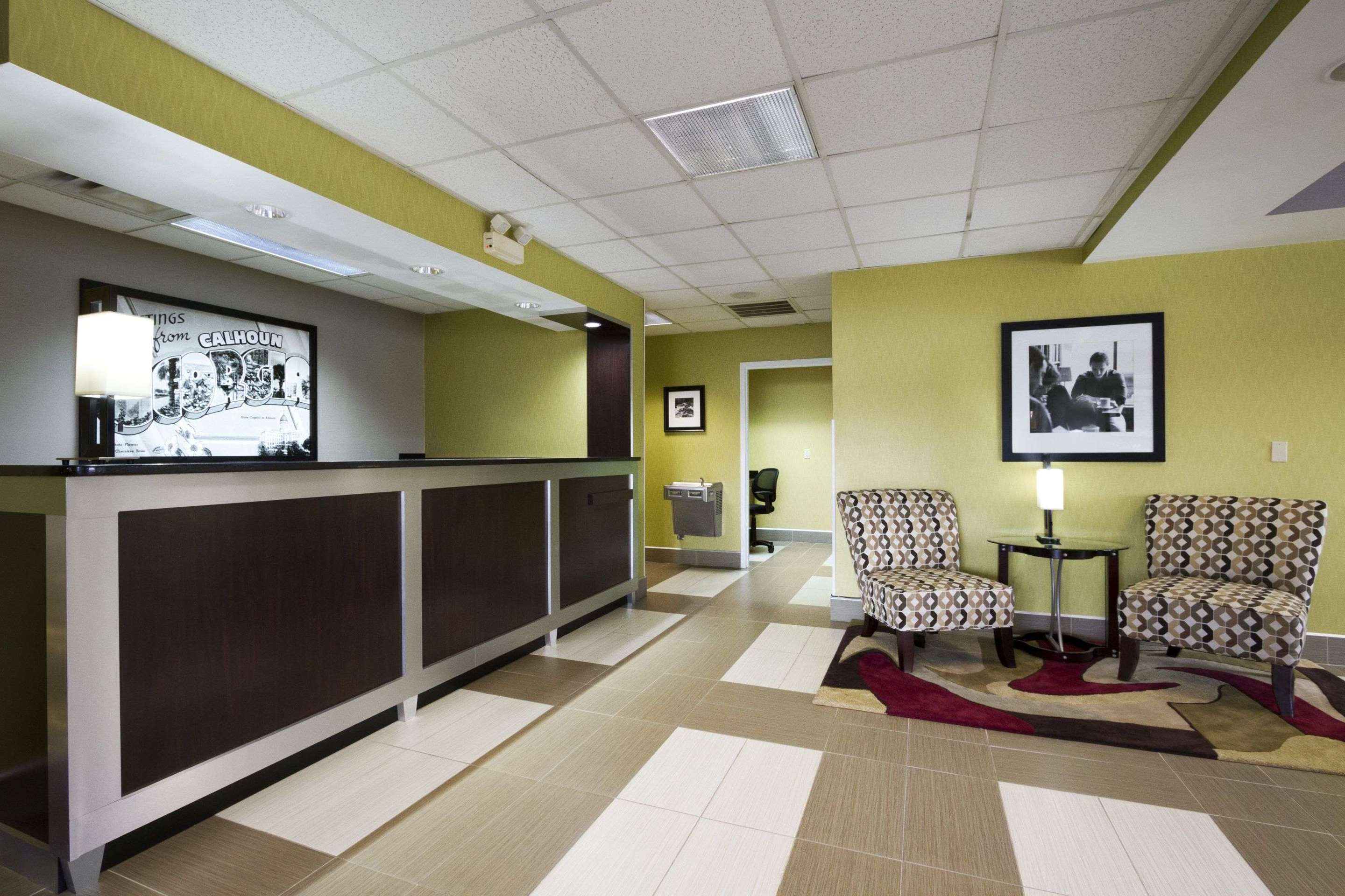 Lobby | Super 8 by Wyndham Calhoun