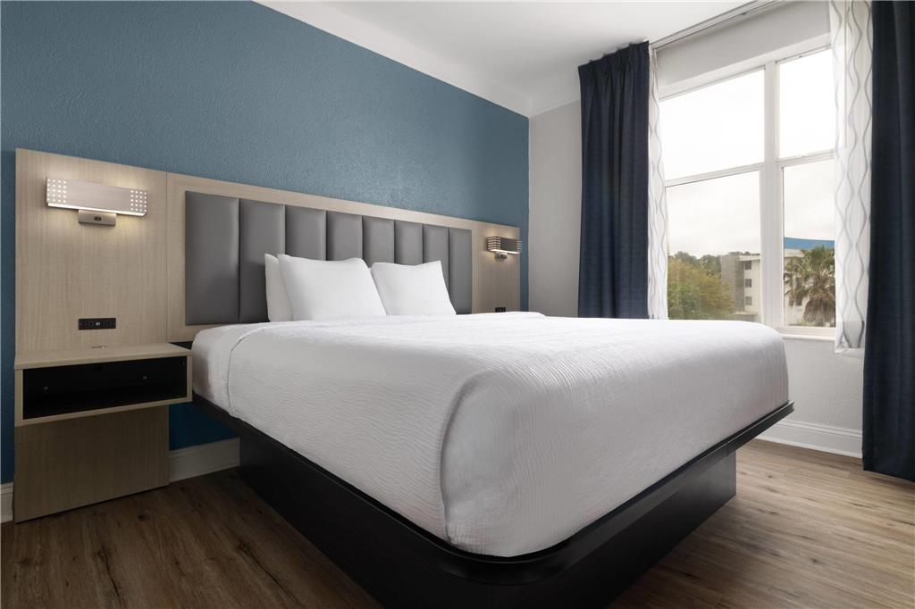 WINGATE BY WYNDHAM SAVANNAH GATEWAY-guestroom-Guest Room,On-Site.jpg