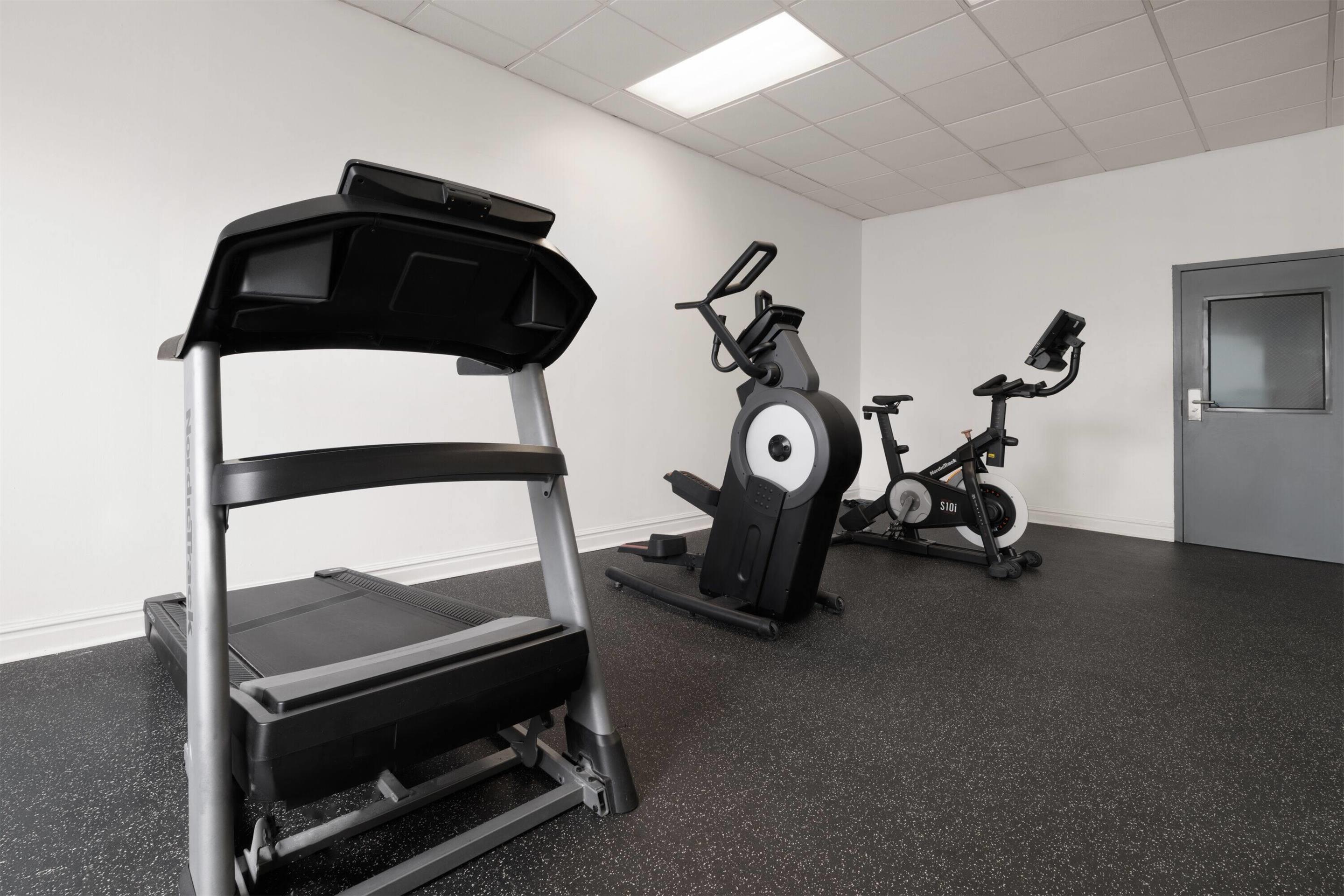 Health club fitness center gym | Wingate by Wyndham Savannah Gateway
