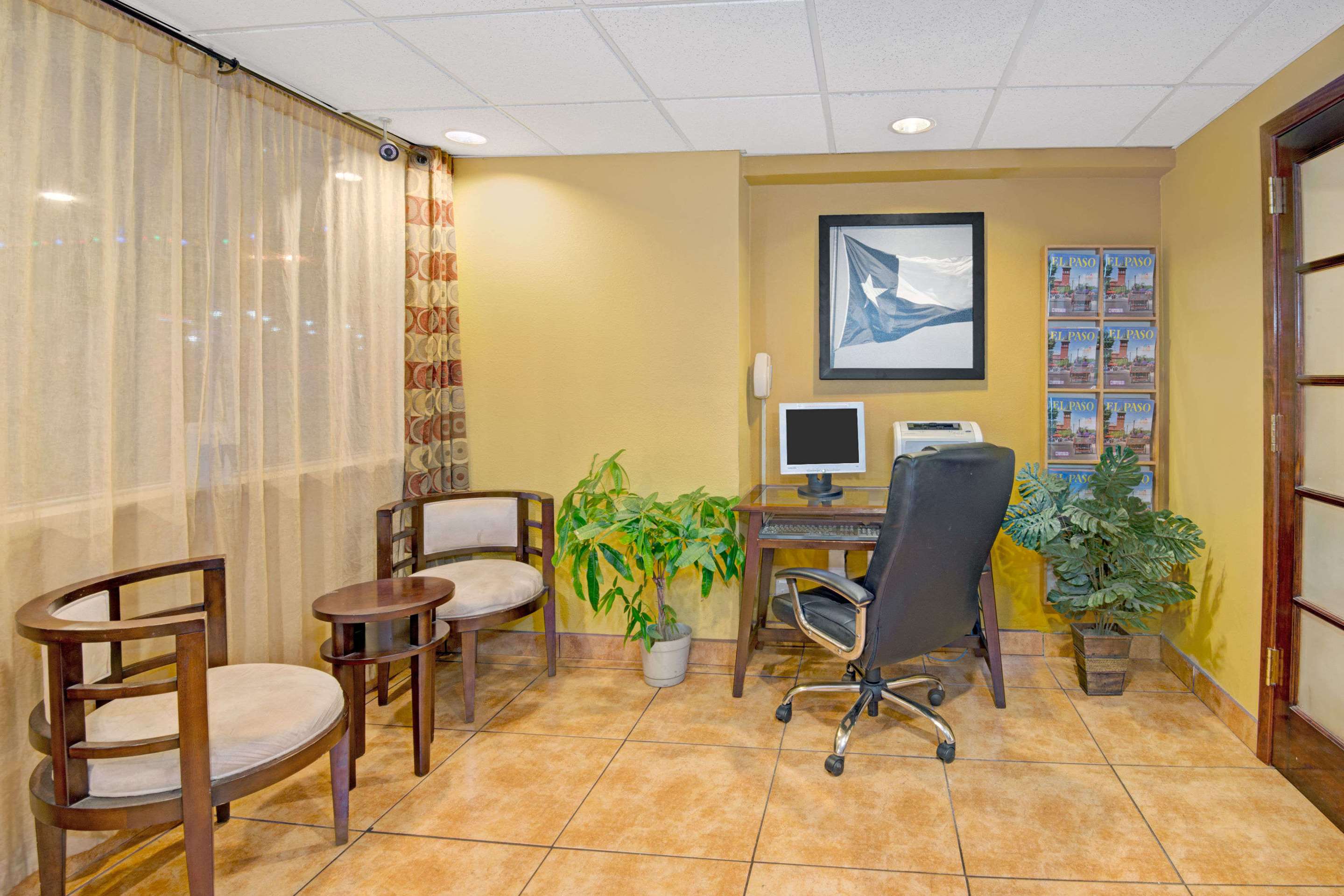 Business Center | Super 8 by Wyndham El Paso Airport