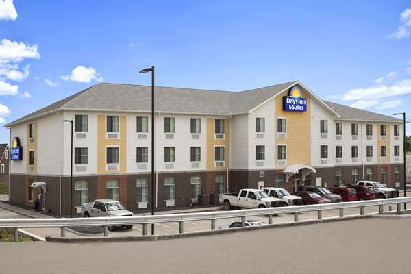 Exterior view - Days Inn & Suites Belmont - I-70, Exit 208