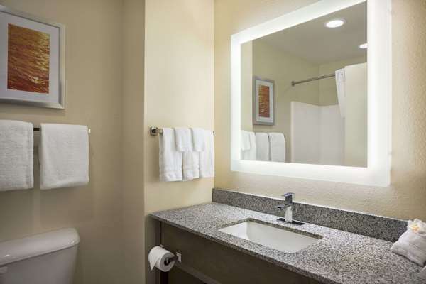  - Days Inn & Suites Belmont - I-70, Exit 208