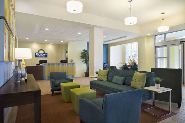  - Days Inn & Suites Belmont - I-70, Exit 208