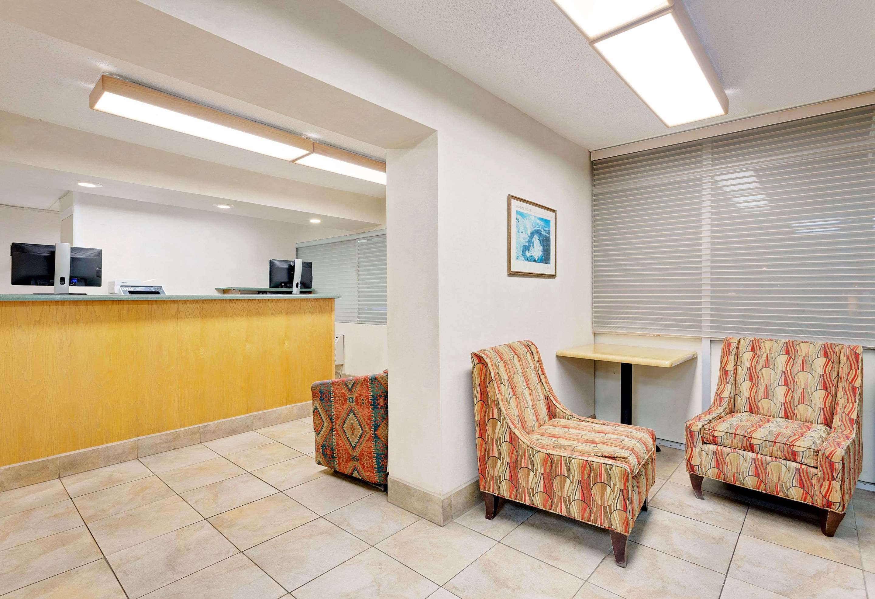 Lobby | Knights Inn Page