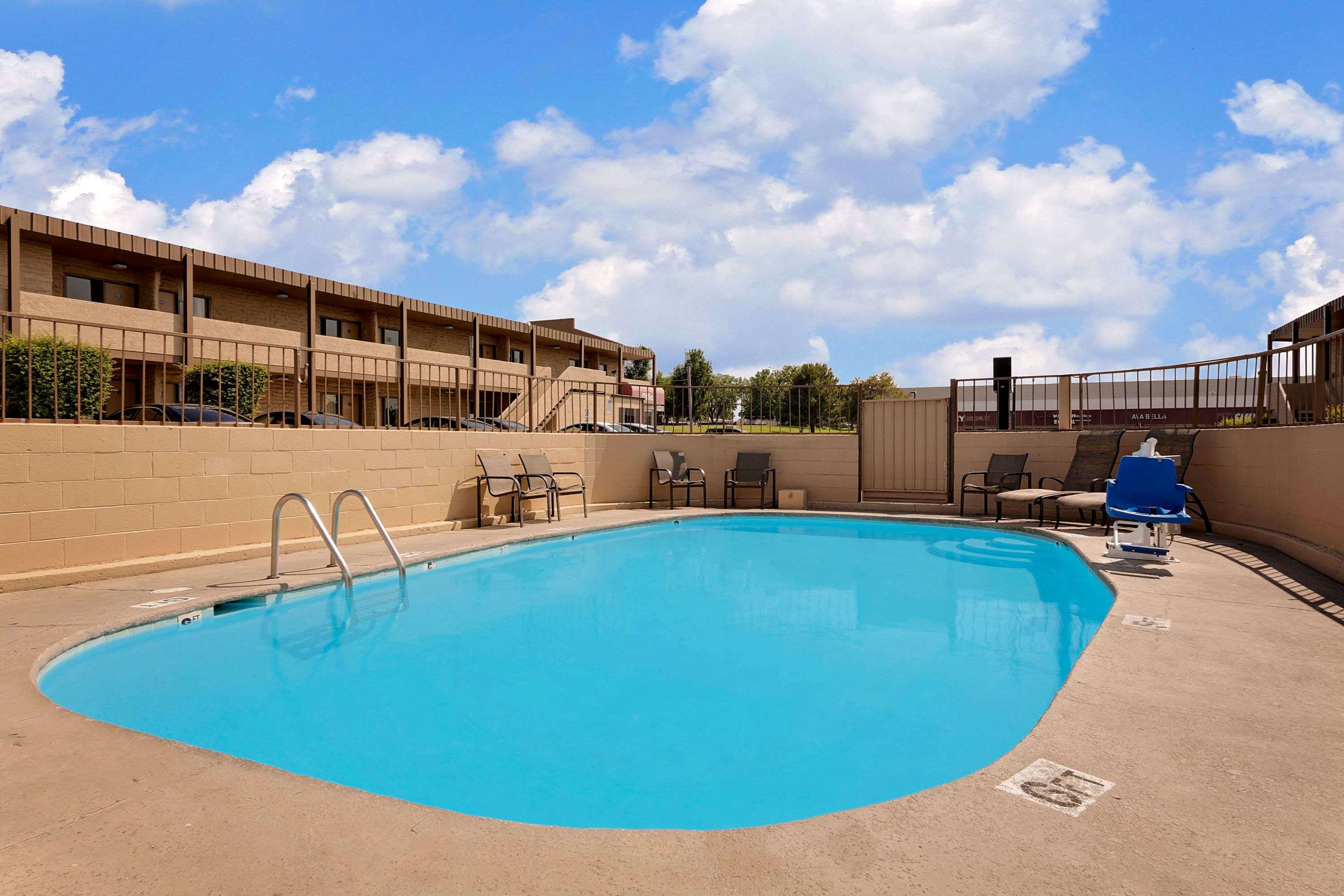 Pool | Knights Inn Page