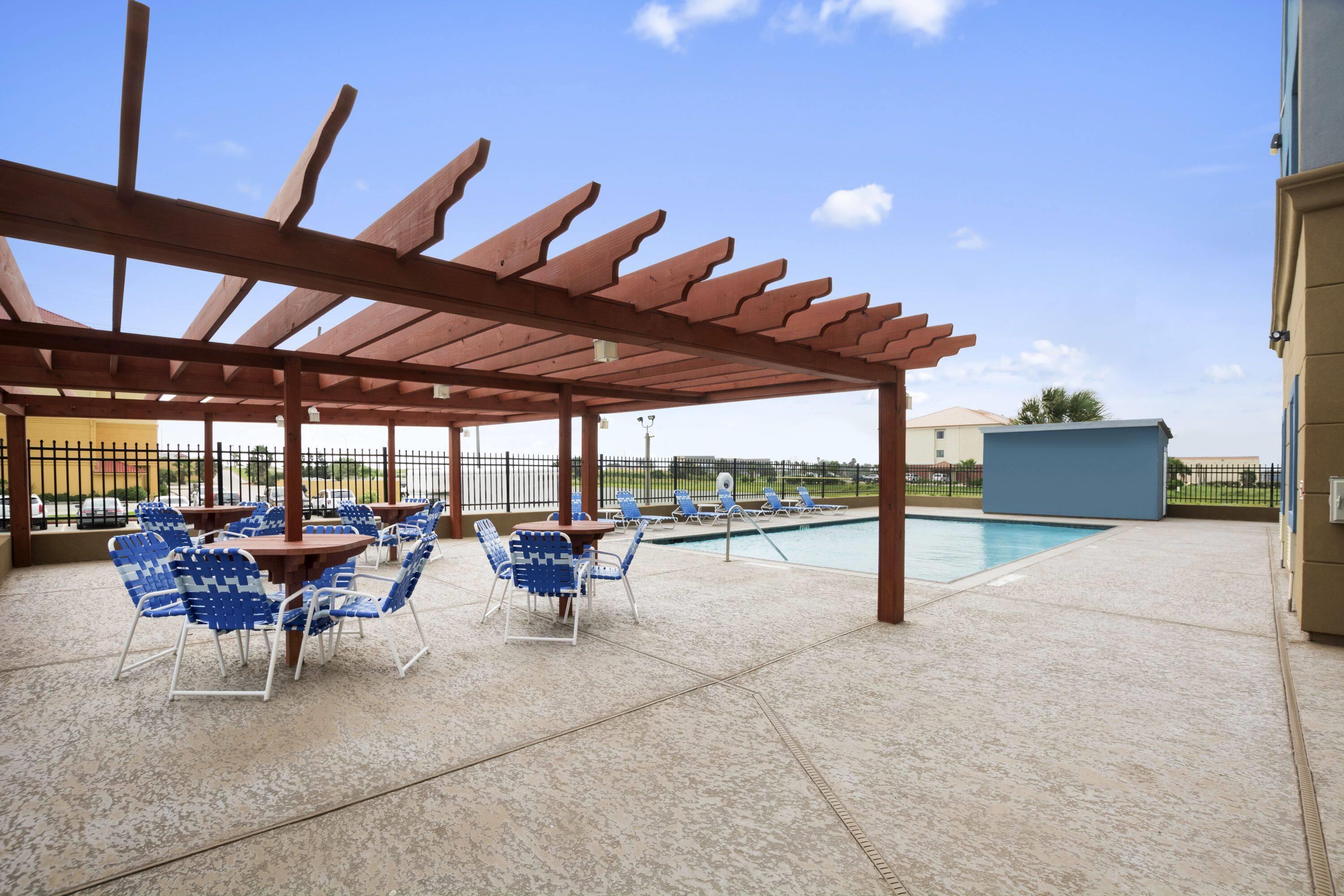 Pool | Days Inn & Suites by Wyndham Galveston West/Seawall