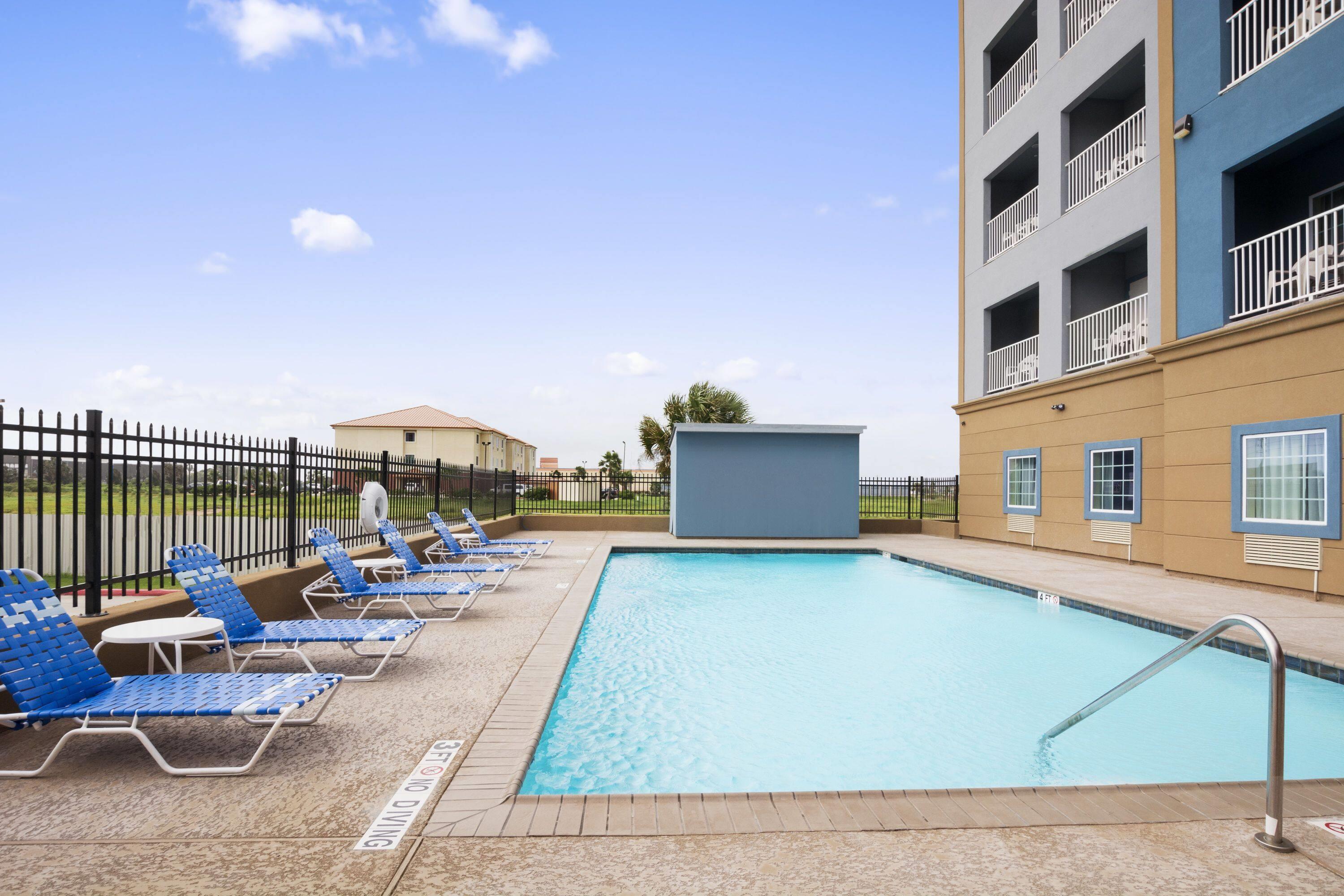 Pool | Days Inn & Suites by Wyndham Galveston West/Seawall