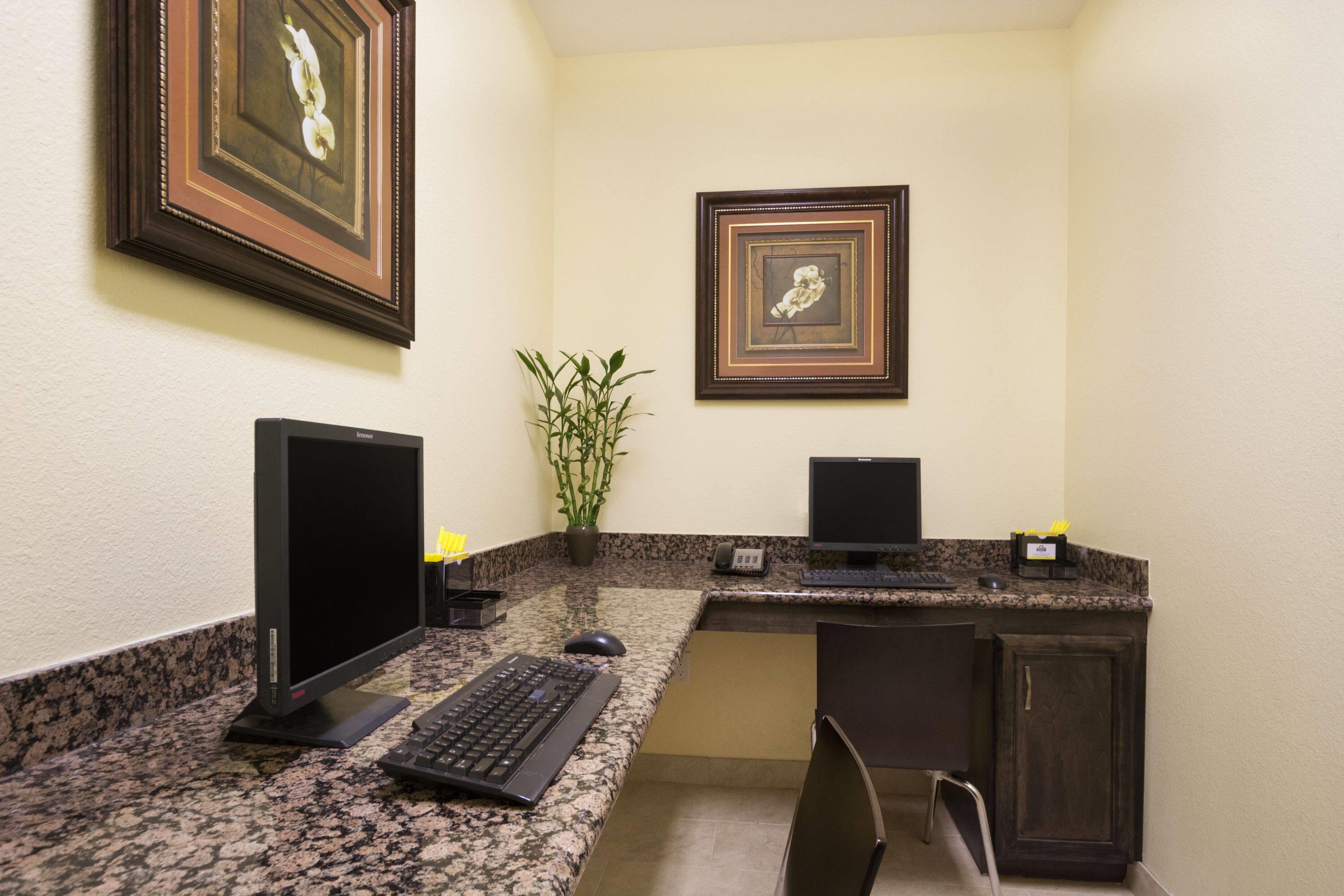 Business Center | Days Inn & Suites by Wyndham Galveston West/Seawall