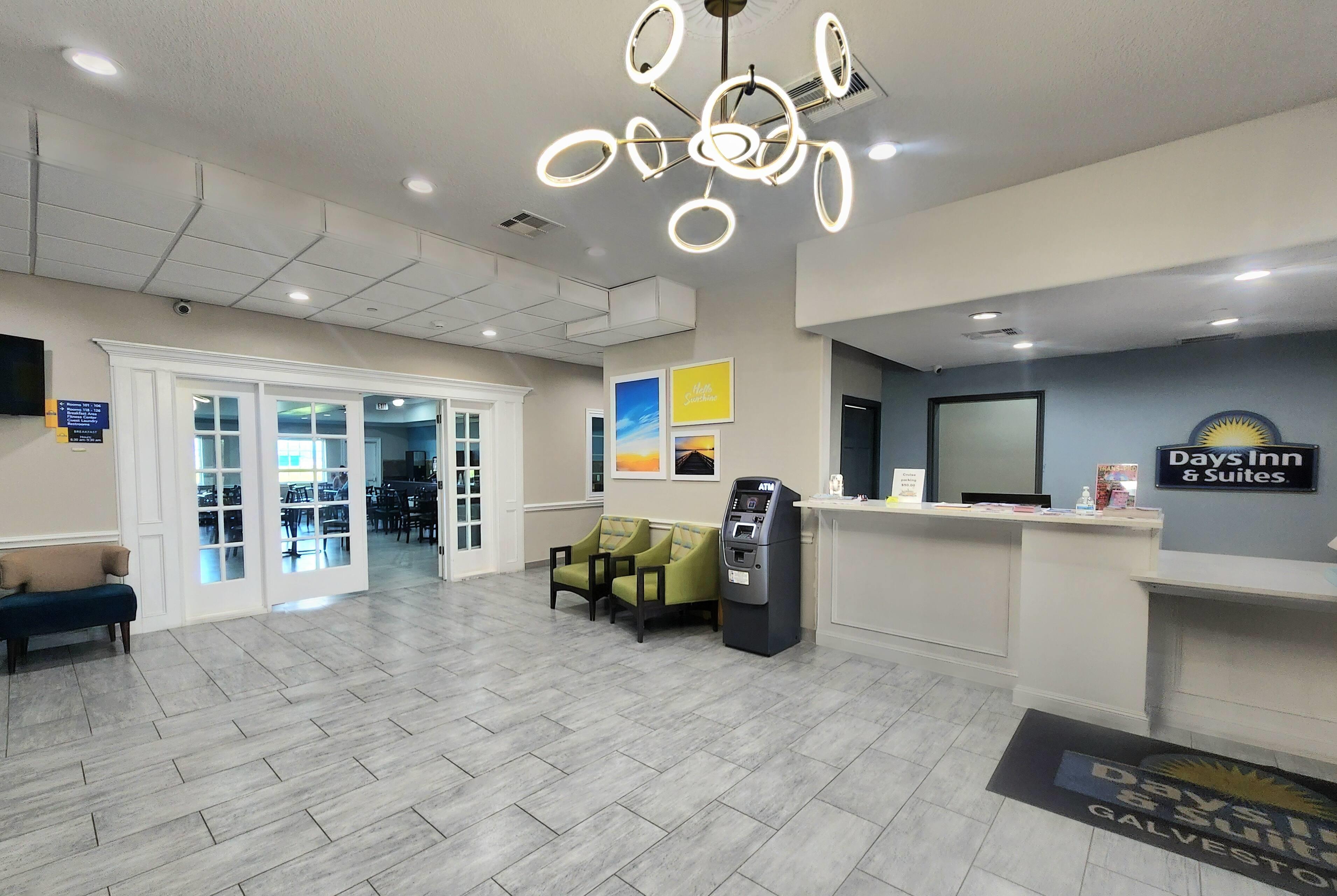 Lobby | Days Inn & Suites by Wyndham Galveston West/Seawall