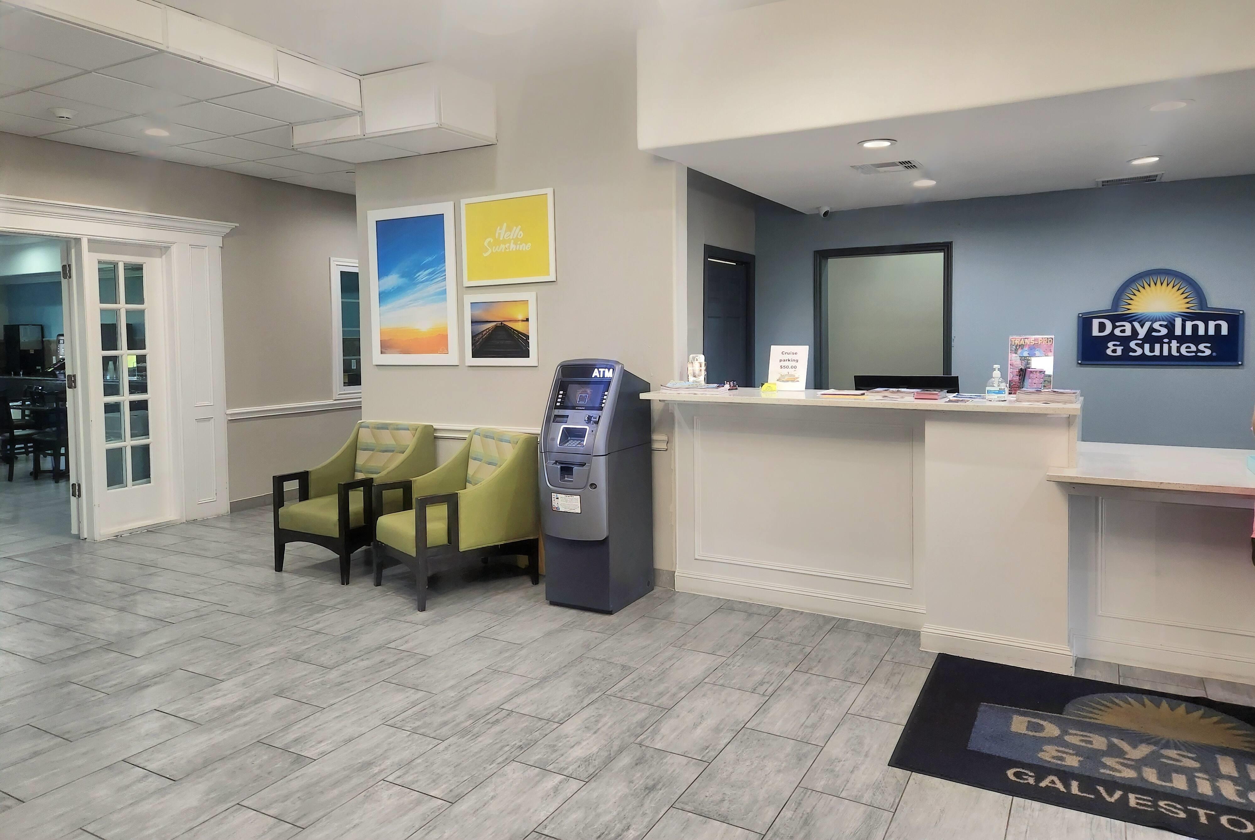 Lobby | Days Inn & Suites by Wyndham Galveston West/Seawall