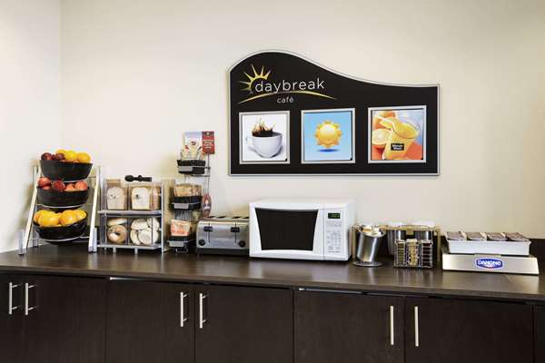 Restaurant - Days Inn & Suites North Bay