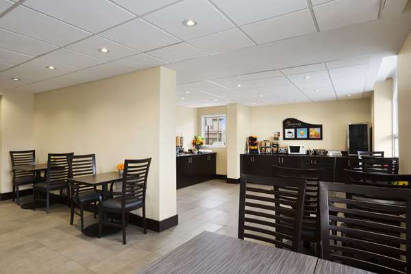 Restaurant - Days Inn & Suites North Bay