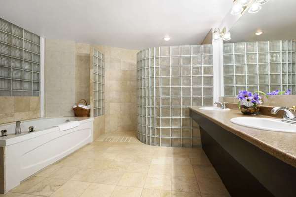 Suite - Days Inn & Suites North Bay