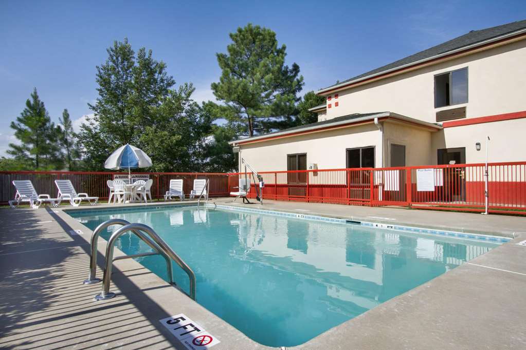 Days Inn by Wyndham Greenville South/Mauldin - Tap to explore photos