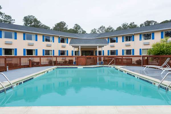 Pool - Days Inn Chincoteague Island