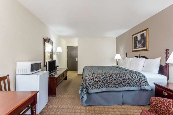  - Days Inn & Suites Kaukauna