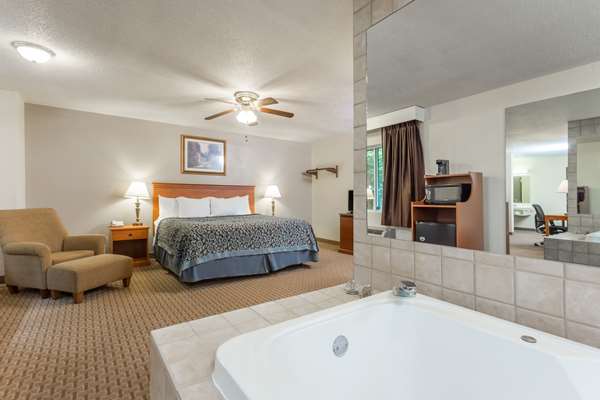  - Days Inn & Suites Kaukauna