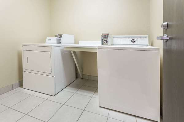 Amenities - Days Inn & Suites Kaukauna