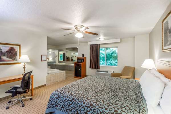  - Days Inn & Suites Kaukauna