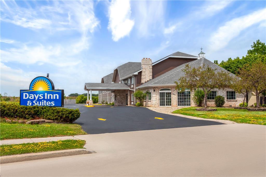 Days Inn & Suites Kaukauna WI