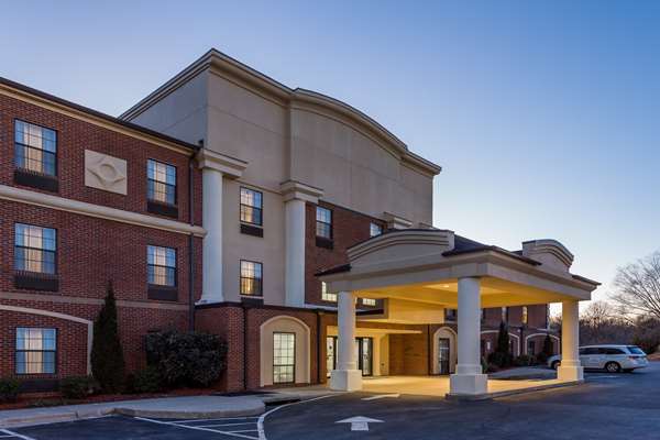 Exterior view - Wingate by Wyndham Hotel High Point