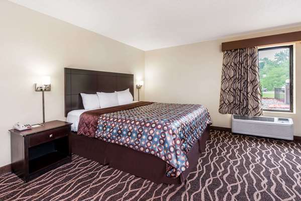 Suite - Days Inn & Suites Casey - I-70, Exit 129