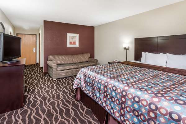 Suite - Days Inn & Suites Casey - I-70, Exit 129