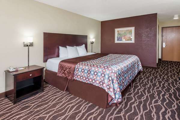 - Days Inn & Suites Casey - I-70, Exit 129