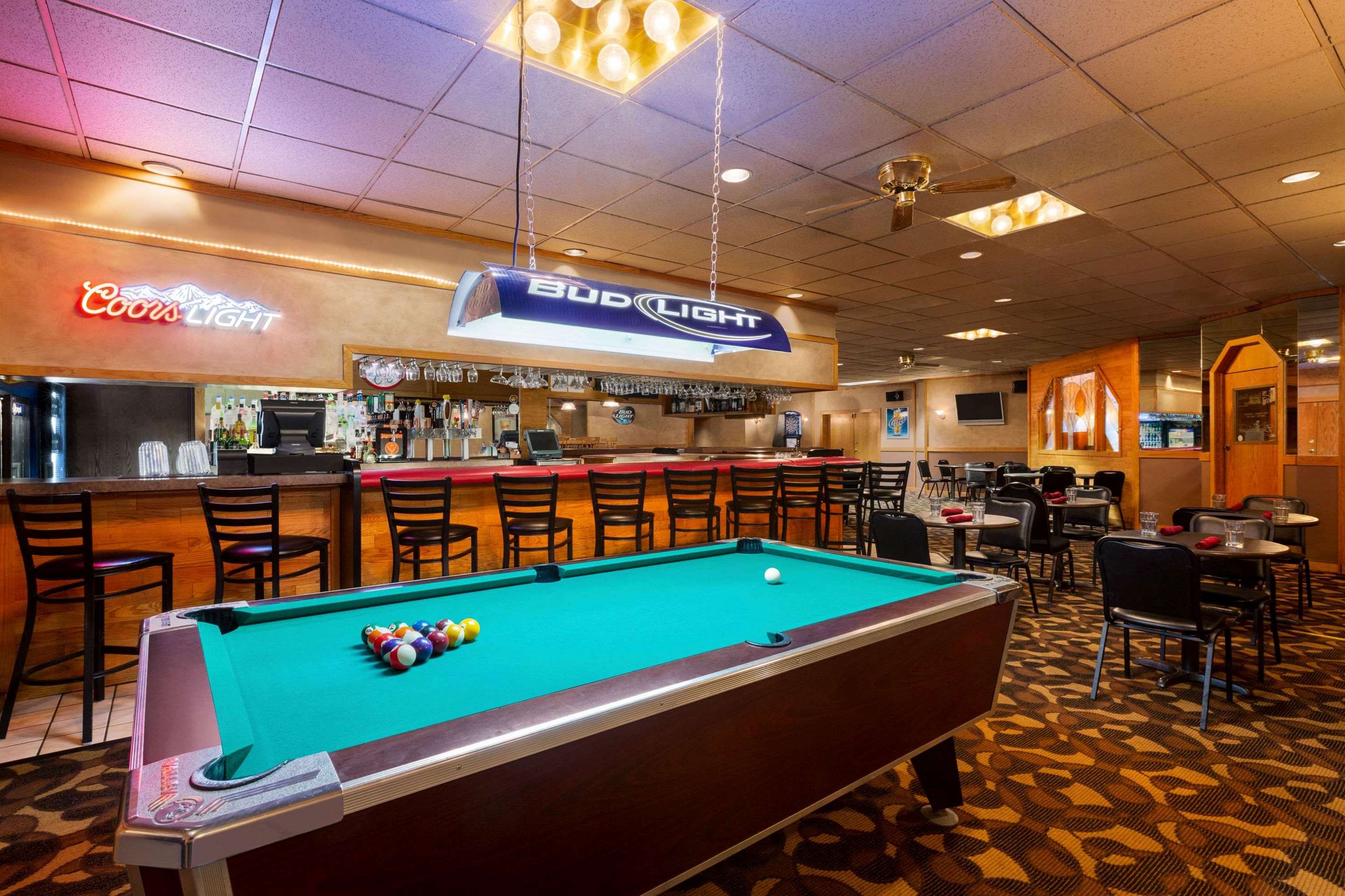 BarLounge | Ramada by Wyndham Bismarck