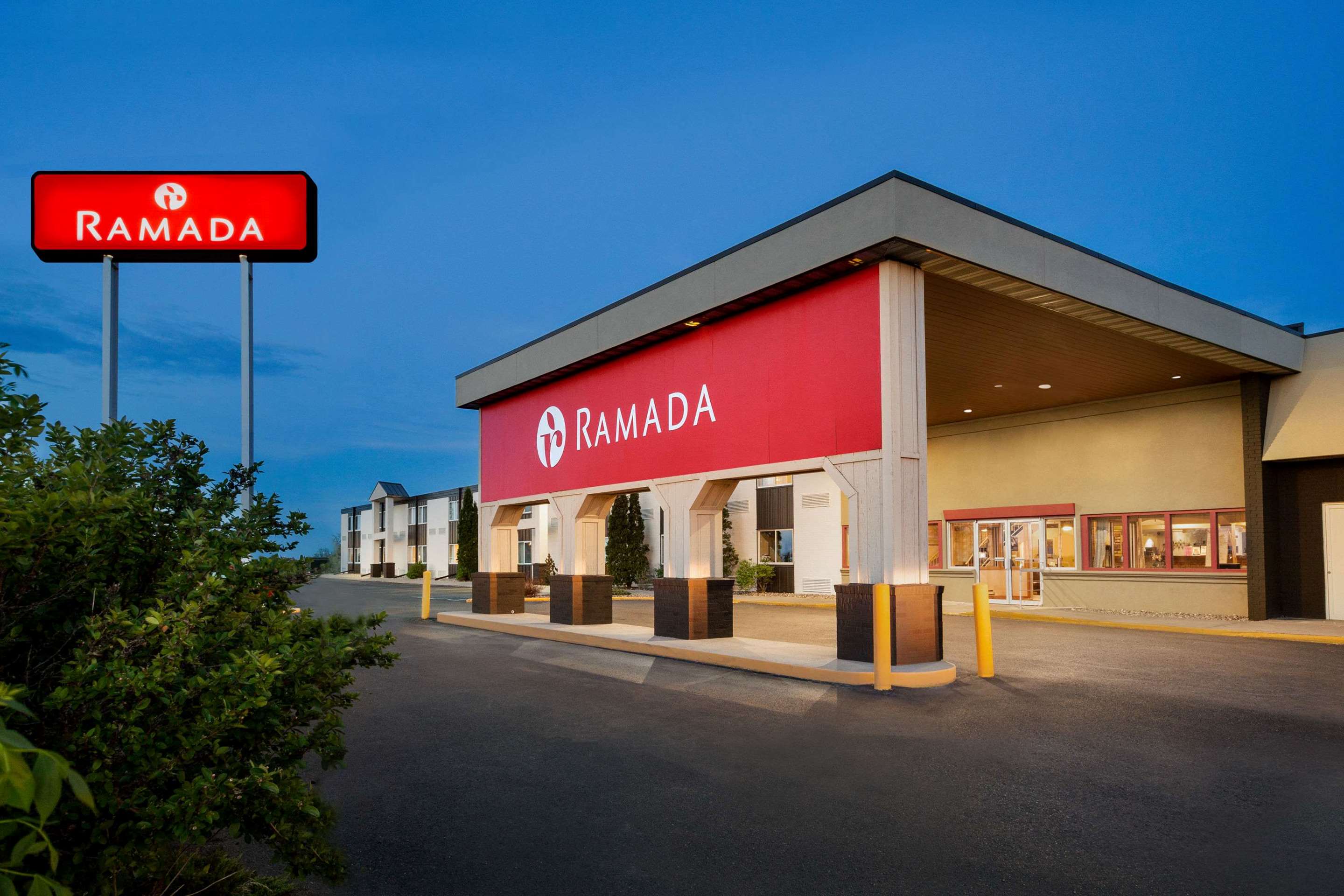 Exterior | Ramada by Wyndham Bismarck