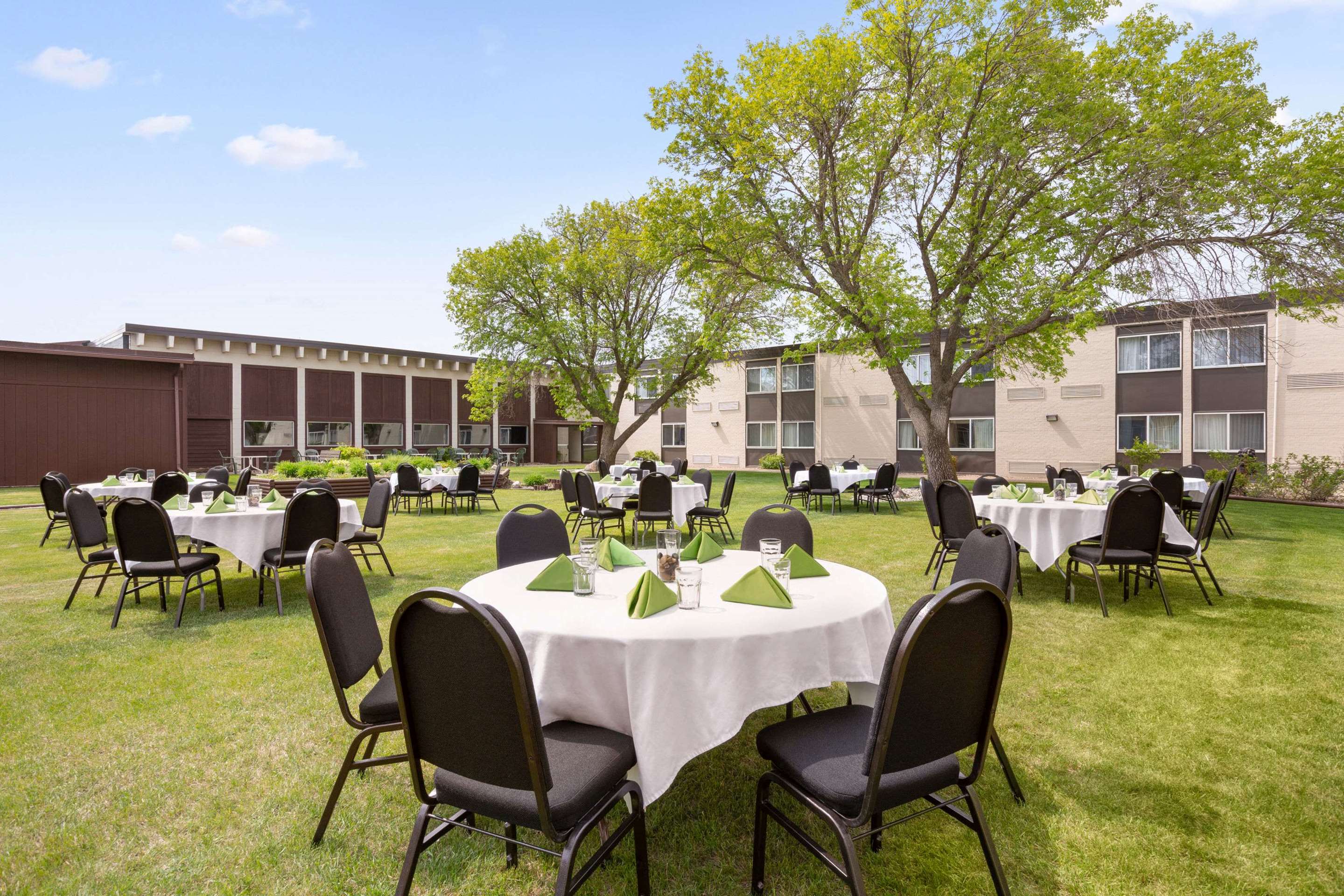 Exterior | Ramada by Wyndham Bismarck