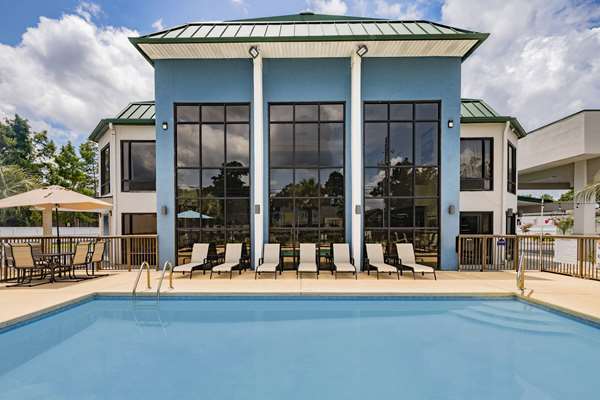 Pool - Days Inn & Suites Midtown Savannah