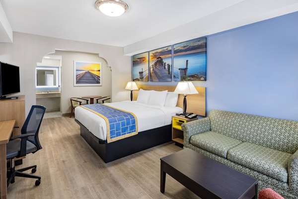 Suite - Days Inn & Suites Midtown Savannah