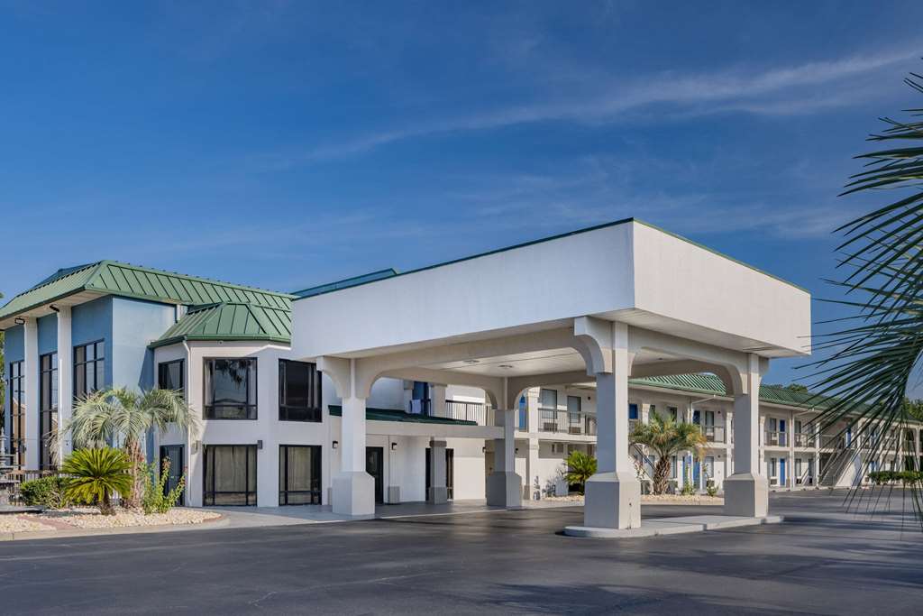 Days Inn & Suites Savannah Midtown