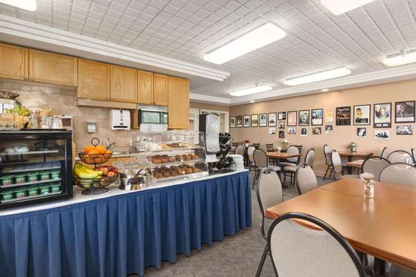 Restaurant - Travelodge Inn & Suites Spruce Grove