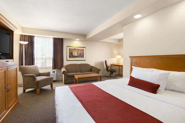 Suite - Travelodge Inn & Suites Spruce Grove