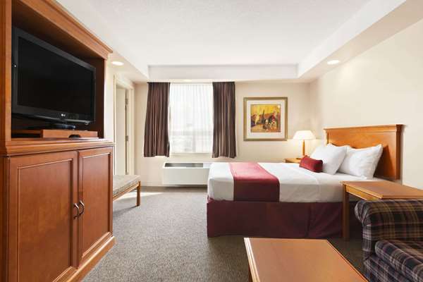Suite - Travelodge Inn & Suites Spruce Grove