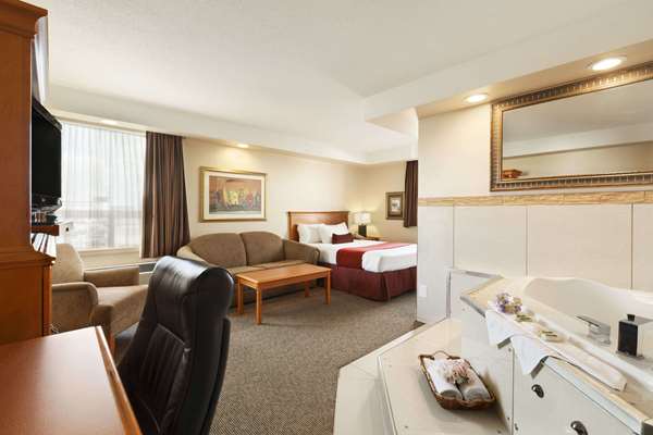 Suite - Travelodge Inn & Suites Spruce Grove