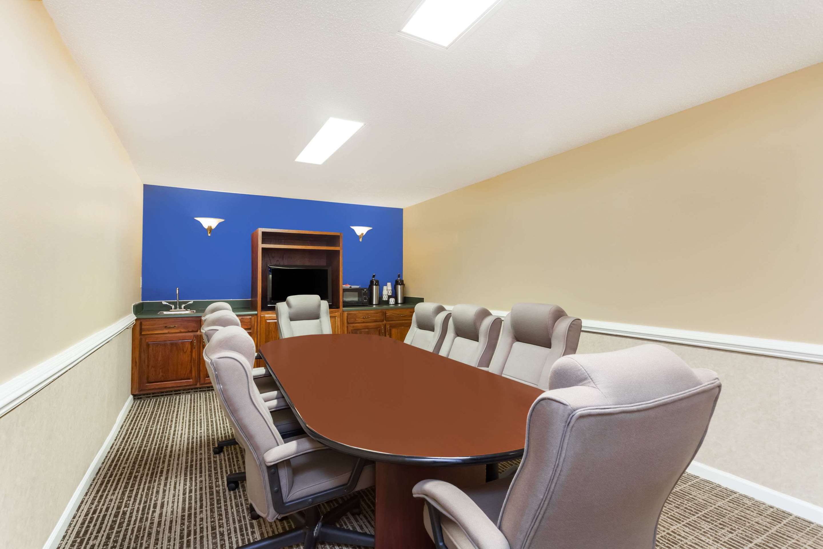 Meeting Room | Baymont by Wyndham Florence/Muscle Shoals