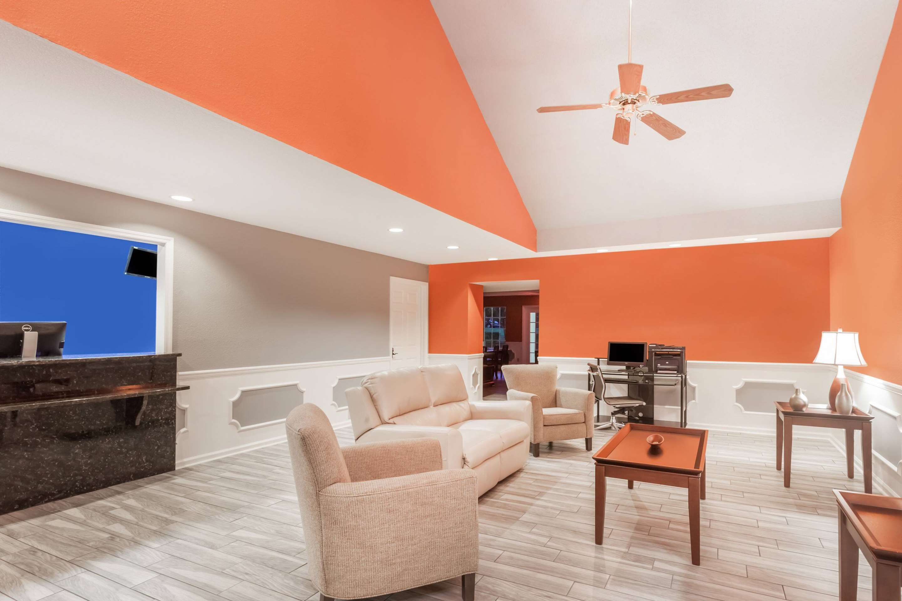 Lobby | Baymont by Wyndham Florence/Muscle Shoals