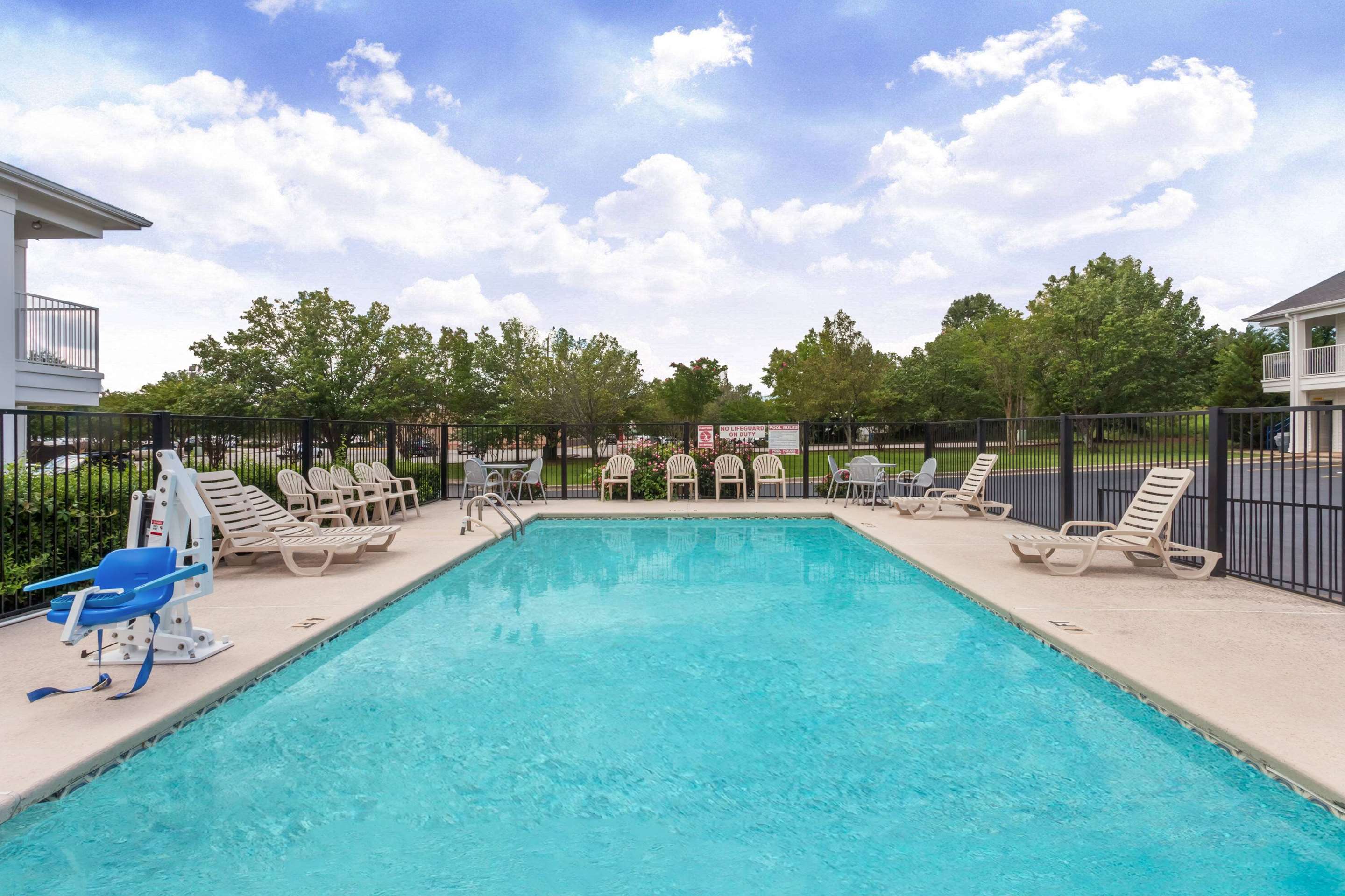 Pool | Baymont by Wyndham Florence/Muscle Shoals
