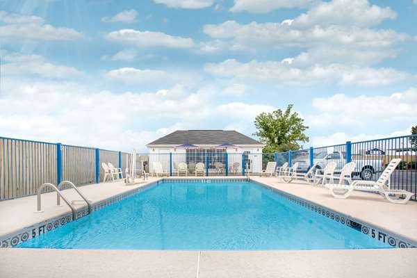 Pool - Baymont Inn & Suites Tuscaloosa - I-20 & I-59, Exit 71