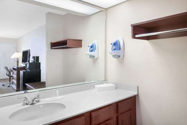  - Baymont Inn & Suites Tuscaloosa - I-20 & I-59, Exit 71