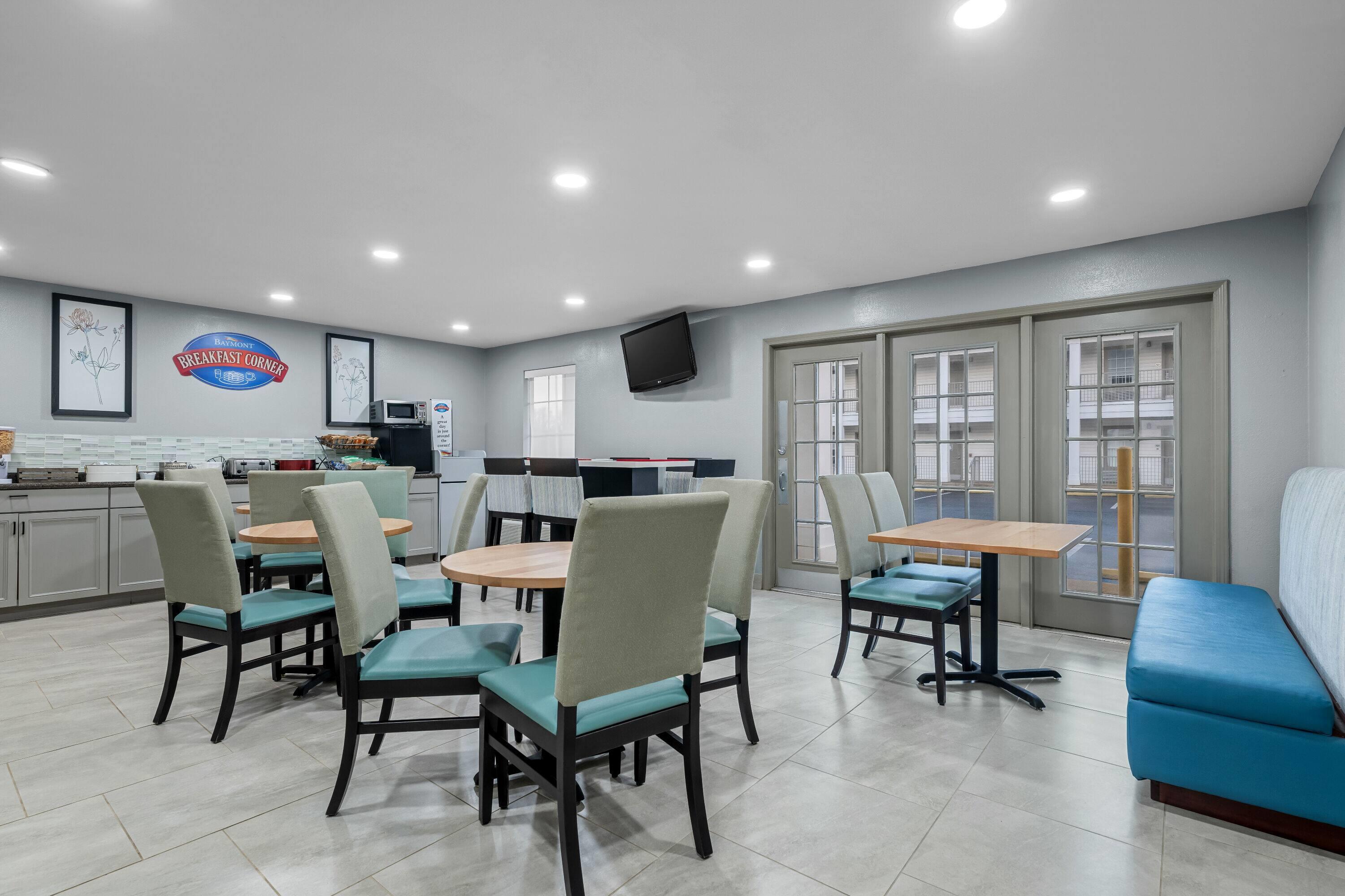 Breakfast Area | Baymont by Wyndham Tuscaloosa
