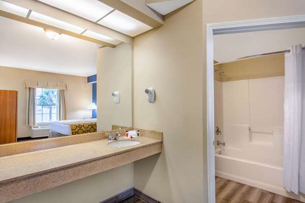  - Baymont Inn & Suites Jacksonville - I-95 Exit 344