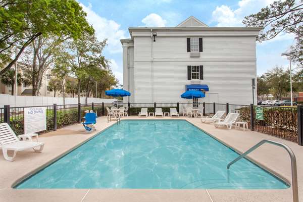 Pool - Baymont Inn & Suites Jacksonville - I-95 Exit 344